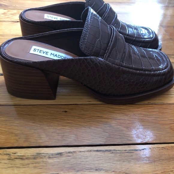 Clogs - Picture 7 of 8